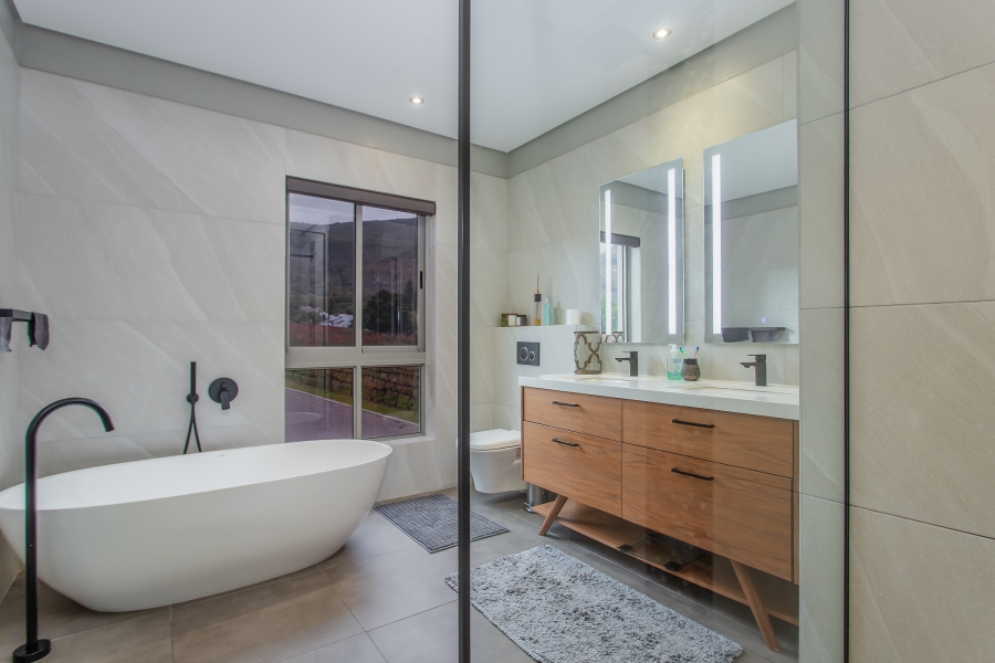 4 Bedroom Property for Sale in Lemoenkloof Western Cape
